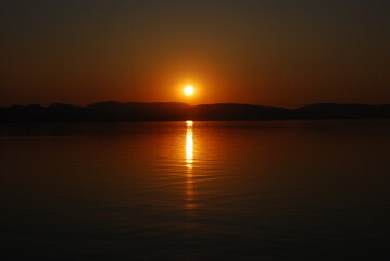 Fototapeta na wymiar Colorful sunset on Lake Champlain, Vermont. 