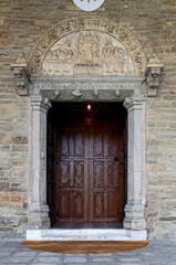 Fototapeta na wymiar portale della Cattedrale di Nostra Signora Assunta ad Acqui Terme (Alessandria)