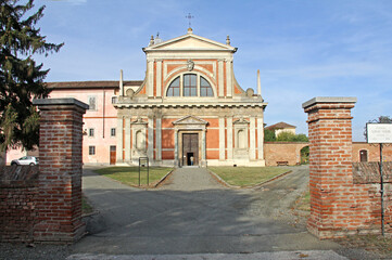 Fototapeta premium ingresso del complesso monumentale di Santa Croce a Bosco Marengo (Alessandria)