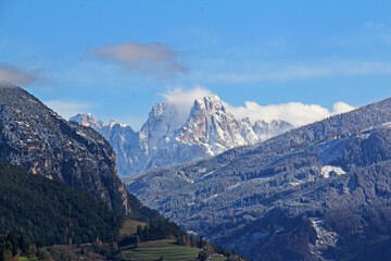 Naklejka premium le Pale di San Martino viste da Carano in Valle di Fiemme (Trentino)
