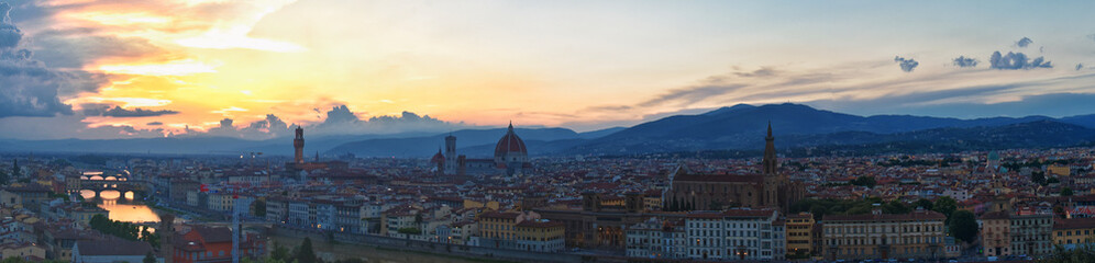 Fototapeta na wymiar Florence from Piazzale Michelangelo at sunset, capital of Italy’s Tuscany region, Duomo, Ponte Vecchio River Arno Renaissance center for art and architecture, Italy. Europe.