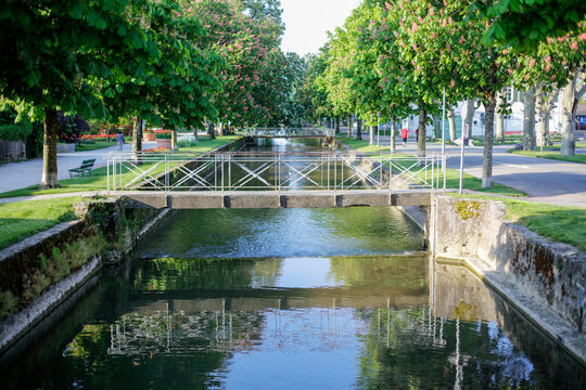 Vue de la rivi&egrave;re La Morges depuis la place Dufour