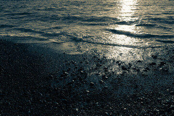 朝の波打ち際　大洗海岸の風景