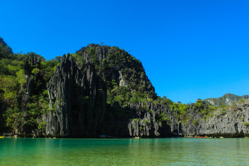 Fototapeta na wymiar View of Cadlao Lagoon rocks