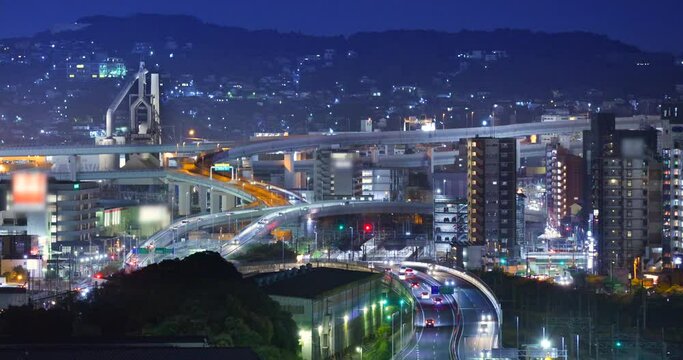 山の上から見える夜の北九州の街並み