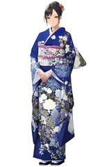 青い振袖を着た女性