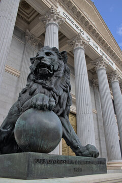 Cortes generales en Madrid, Espa&ntilde;a. Vertical