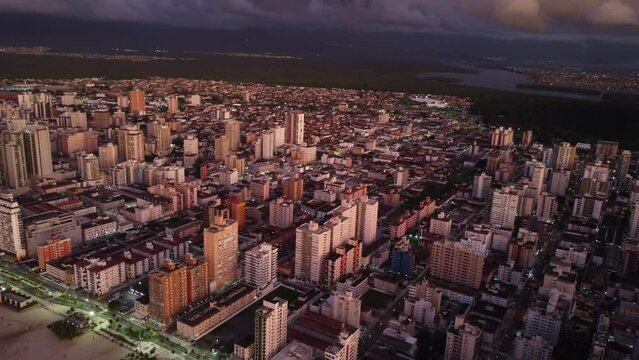  PG - BOQUEIRAO - PREDIOS - CAM 45GRAUS BAIXO - AMANHECENDO - MOV LATERAL ESQ