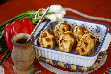 Mate y empanadas.