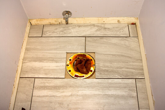 E Bathroom Tiling Around Toilet Drain