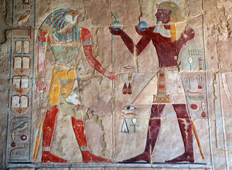 Totentempel der Hatschepsut in Deir el-Bahari bei Theben, Ägypten, Malereien und Wandreliefs