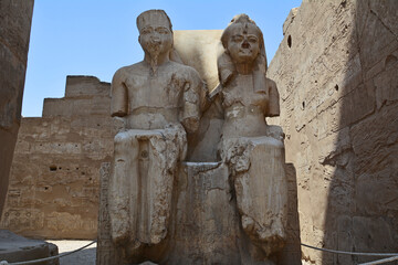 Fototapeta na wymiar Statuen von Tutanchamun und Ankhesenamu im Luxor-Tempel, Luxor, Ägypten