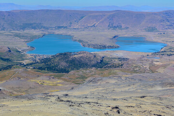 Vista de lago Caviahue desde cima del Volcán Copahue - Neuquén