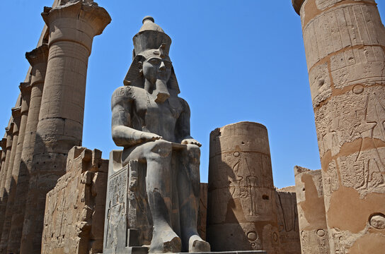 Ramses II., Statue im Luxor-Tempel, Luxor, &Auml;gypten