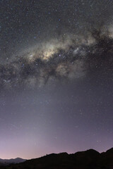 Fototapeta premium Vía Láctea con montañas en silueta - Villa Unión - La Rioja