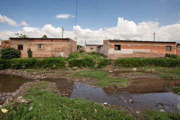 Fototapeta na wymiar barrio pobre inundado