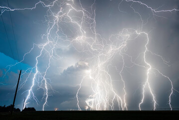Naklejka na ściany i meble Epic Kansas Lightning Storm Fills The Sky With Bright Bolts Of Lightning At Night