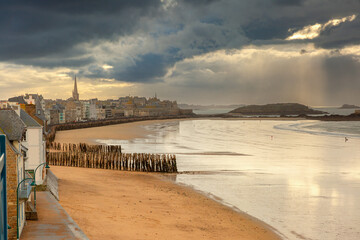 Old Town of walled city Intra-Muros in Saint-Malo at sunset, Brittany, France - obrazy, fototapety, plakaty