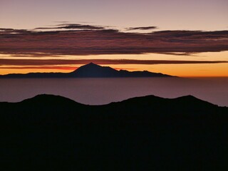 Obraz premium Sonnaufagng am Roque de los muchachos mit Teide