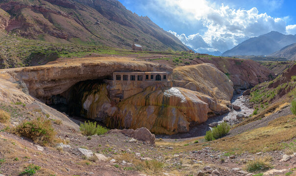 Paisaje monta&ntilde;oso - Puente del Inca - Mendoza - Argentina