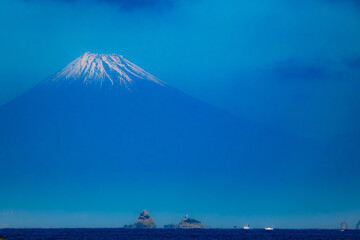 霞の孤島と富士山