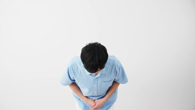 私服姿の若い男性　ライフスタイルイメージ	
