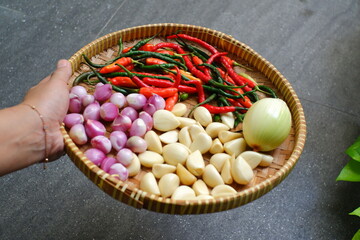 basket of chilli and onion 