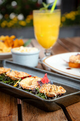 Fotografias de platos de comida tipica del Perú, ceviche, tiradito, camaron y mejillones.