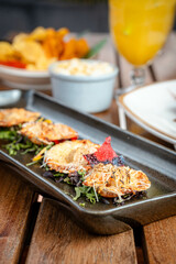 Fotografias de platos de comida tipica del Perú, ceviche, tiradito, camaron y mejillones.