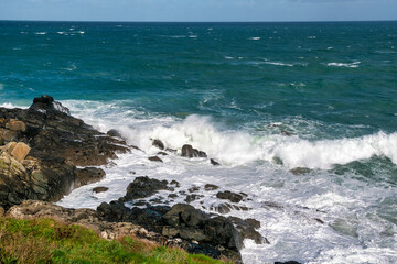 Fototapeta na wymiar Wilder Atlantik an der Küste vor St. Ives