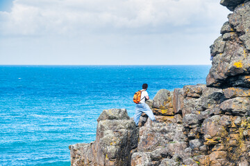Gefährliche Kletterpartie in den Klippen von St. Ives