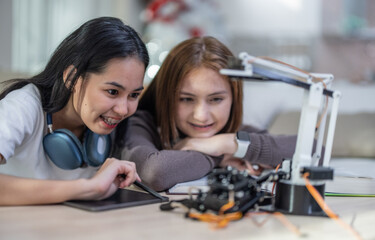College students use STEM robot for hands-on learning, merging engineering, problem-solving at home
