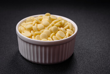 Round granules of sweet confectionery chocolate as an ingredient for preparing desserts