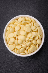 Round granules of sweet confectionery chocolate as an ingredient for preparing desserts