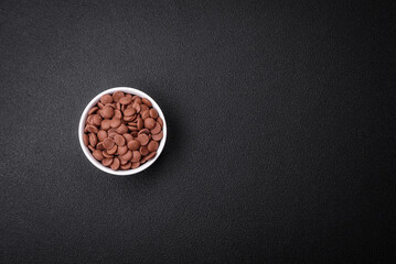 Round granules of sweet confectionery chocolate as an ingredient for preparing desserts