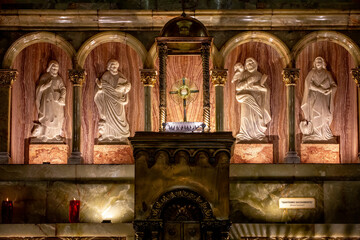Immaculate Conception cathedral, Cuenca, Ecuador. Holy sacrament and statues - obrazy, fototapety, plakaty