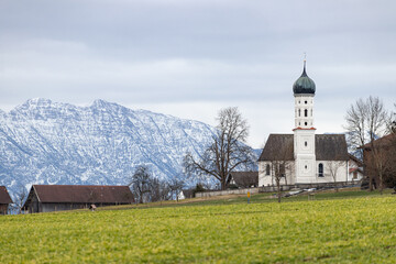 Kirche Sankt Benedikt in Tauting bei Murnau am Staffelsee