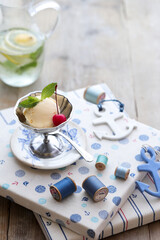 さくらんぼとアイスクリーム