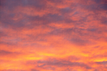 Naklejka na ściany i meble ciel orange dramatique avec nuages