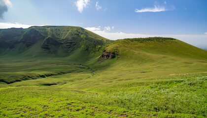 Fototapeta premium 起伏の激しい草原