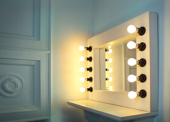 Mirror with bulbs for make up