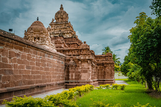 Thiru Parameswara Vinnagaram or Vaikunta Perumal Temple is a temple dedicated to Vishnu, located in Kanchipuram in the South Indian state of Tamil Nadu - One of the best archeological sites in India.