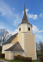 Fototapeta na wymiar Kirche St. Johann zu Unterlaa (Johanneskirche), Wien Favoriten, Wien, Österreich