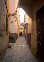 モロッコの古都メクネスの路地裏の風景 - obrazy, fototapety, plakaty