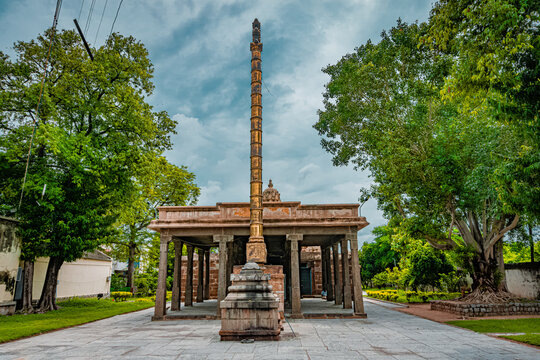 Thiru Parameswara Vinnagaram or Vaikunta Perumal Temple is a temple dedicated to Vishnu, located in Kanchipuram in the South Indian state of Tamil Nadu - One of the best archeological sites in India.