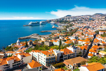 Panoramic view of the capital of Madeira island Funchal, Portugal  - obrazy, fototapety, plakaty