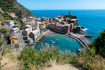 Naklejka premium Vernazza, Italy, July 27, 2023.View of the coast of Vernazza