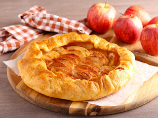 Apple and cinnamon puff pastry