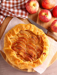 Apple and cinnamon puff pastry
