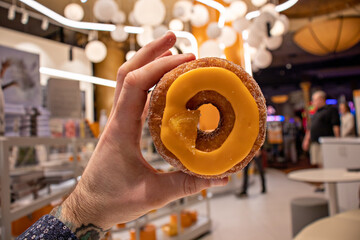 croissant donut
